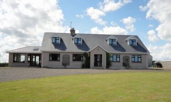 Curracloe House | Secluded Curracloe holiday home, on an acre of enclosed gardens, close to beach
