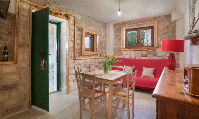 Gdinj House | Secluded fisherman's cottage Cove Tvrdni Dolac, Hvar (K-13018)