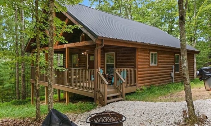 Primrose Cabin | Secluded, forested, new cabin, 2-BR, 2-BA, Hot Tub, Wi-Fi, Smart TV's
