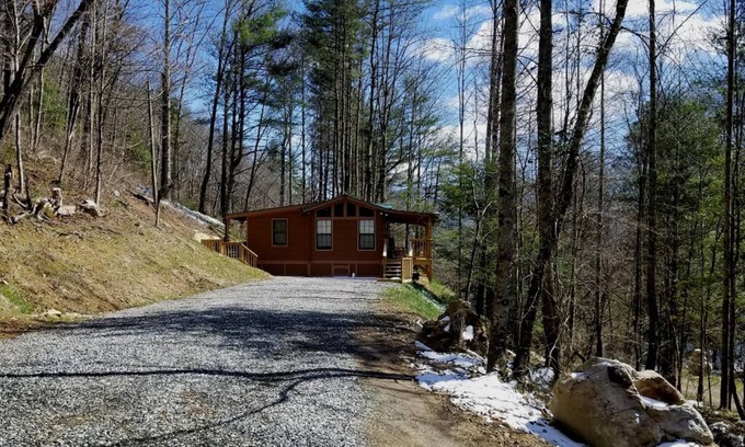 Hot Springs Cabin | Secluded Romantic Cabin with Hot Tub and Pet Friendly