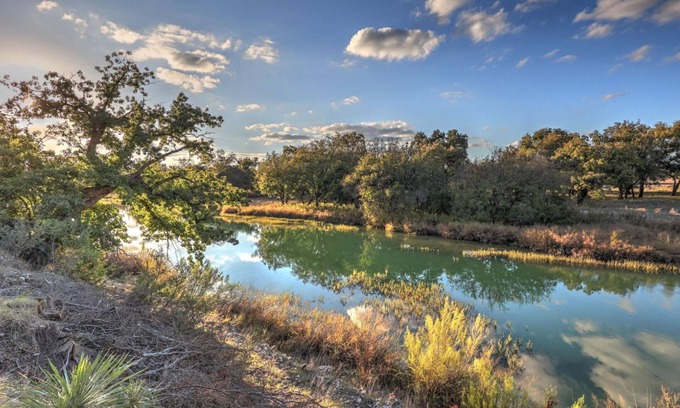 Telegraph House | Secluded & Spacious River Retreat With A View