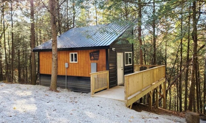 Rogers Cabin | Secluded Tiny House with Hot Tub