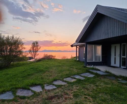 Bø House | See Lofoten mountains midnight sun and nothern lights in Steigen
