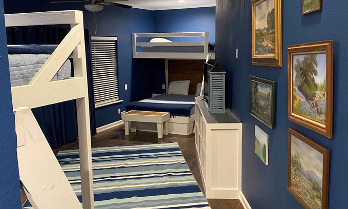 Center Point House | See the historic annular eclipse Oct 14-15.