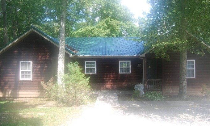 Russell Springs Cabin | See the Horses! @ LakePointe Resort - no cleaning fees!