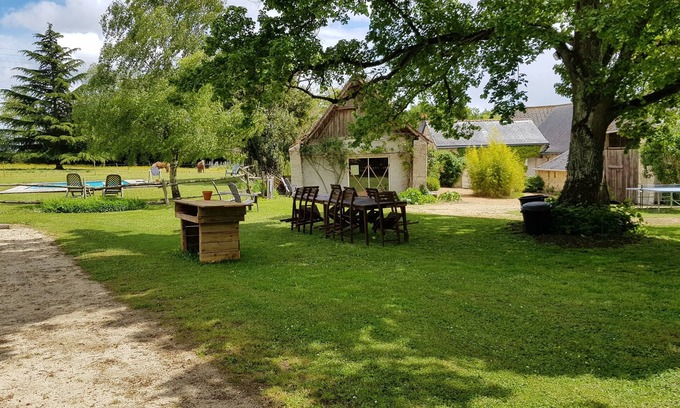 Broc Cottage | Self-contained 3-person apartment on a secluded estate with swimming pool