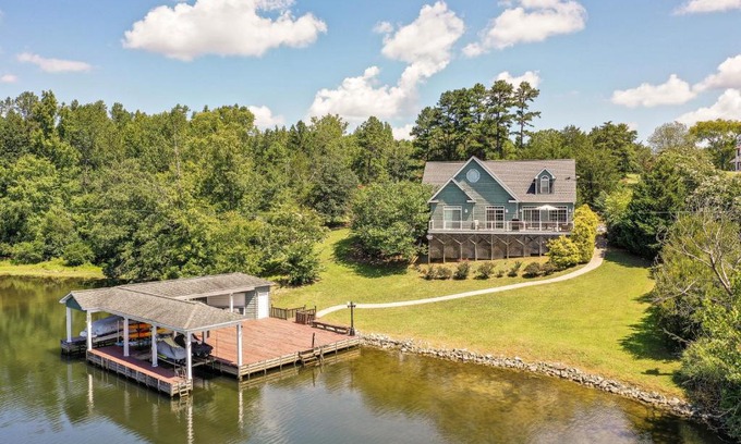 Semora House | Semora Vacation Rental with Dock on Hyco Lake!