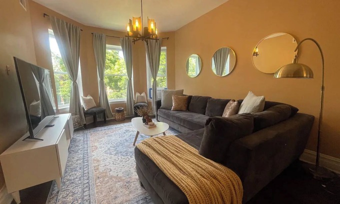 Edgewater Apartment | Serene 3-bedroom apartment in Chicago