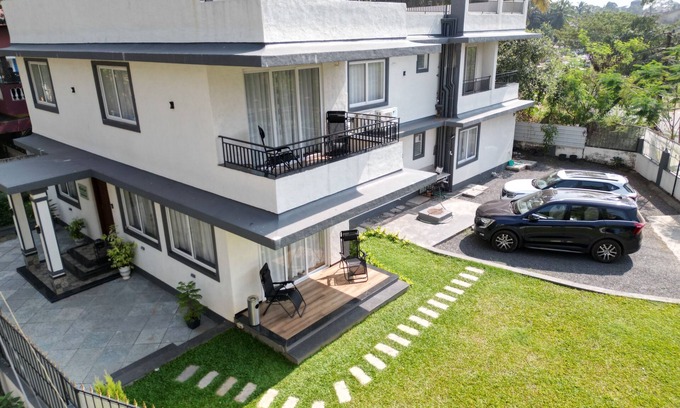 Alto de Porvorim House | Serene 4 Bedroom Private Villa with Pvt-parking and lawns Hosted by- TGH