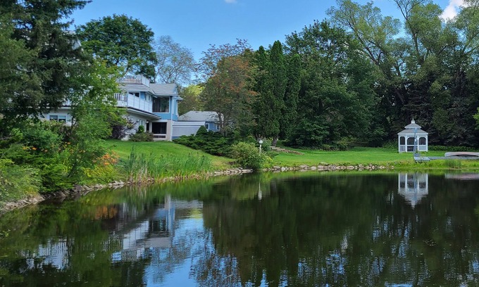 Whitchurch-Stouffville House | Serene 5 bedrm entire house on acres land & ponds