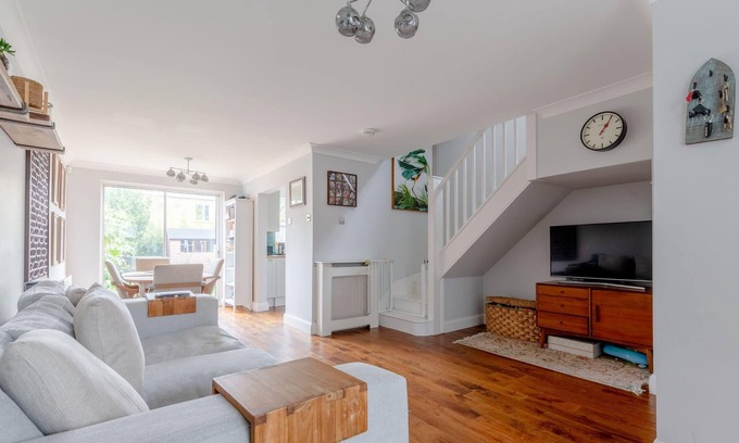 Abbey Other | Serene and Spacious 2 Bedroom House in South Wimbledon
