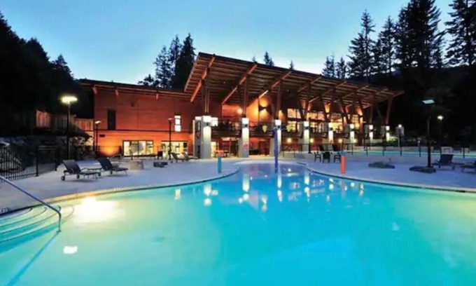 Lindell Beach Cottage | Serene Cottage by the Creek