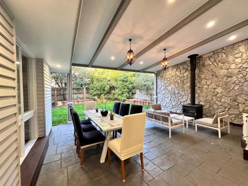 Boronia House | Serene Escape with Birds, Trees & Breeze