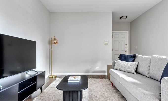 Evanston Apartment | Serene Evanston 1BR w/Dishwasher, walk to Northwestern, by Blueground
