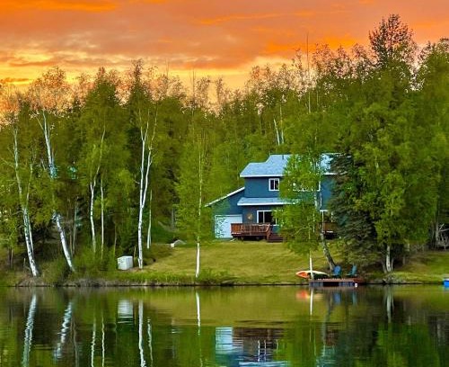 Meadow Lakes House | Serene Four Bedroom Lakefront Home