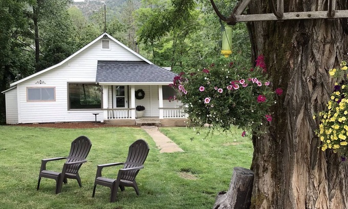 Gold Hill Cabin | Serene Historic Cabin, Nine Acre Estate, Just Off I-5