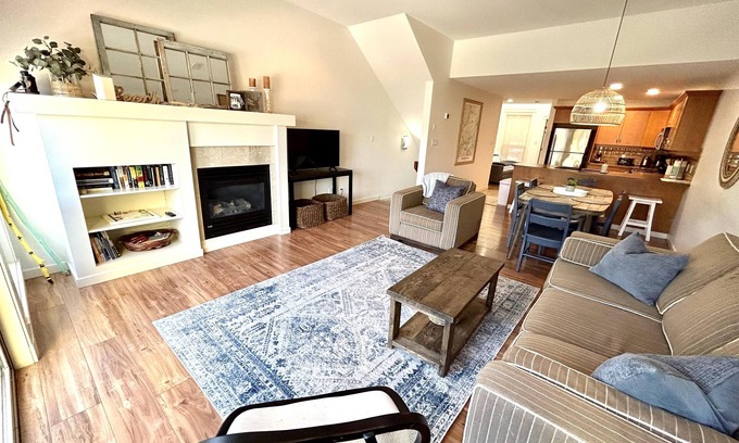 Scotch Creek House | Serenity Lakeside - Waterfront - Shuswap Vacations and Sledding Accommodation