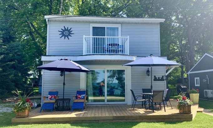 Colchester Cottage | Serenity on the Lake Completely Renovated