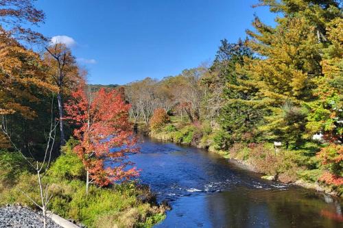 Riverside Estates Villa | Serenity On The Lehigh River