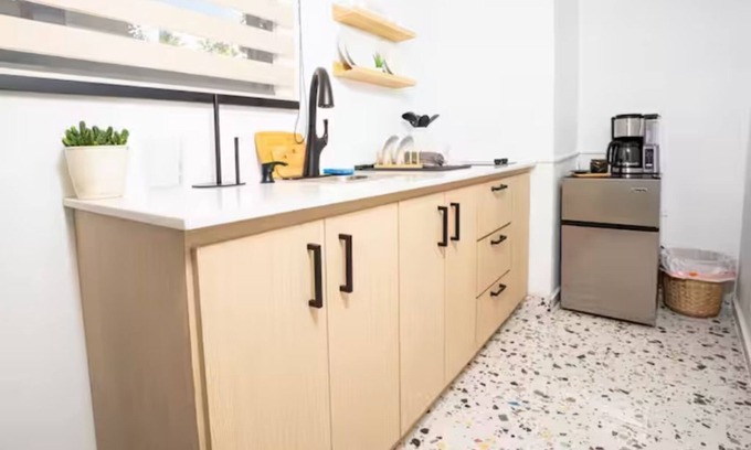 Cerro Gordo Hotel | Serenity Suite: Cozy 1BR Steps from Beach