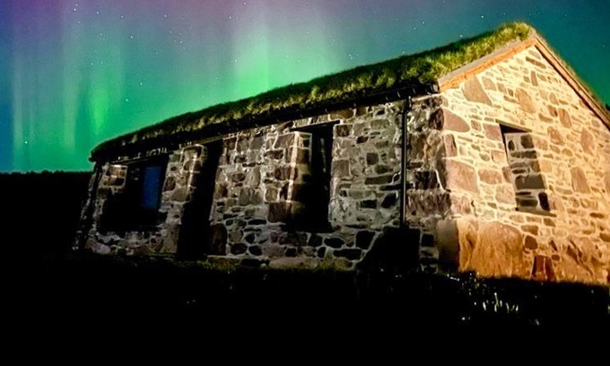 Ullapool Cottage | Set on the shores of Loch Broom, just outside the picturesque Highland fishing village of Ullapool.