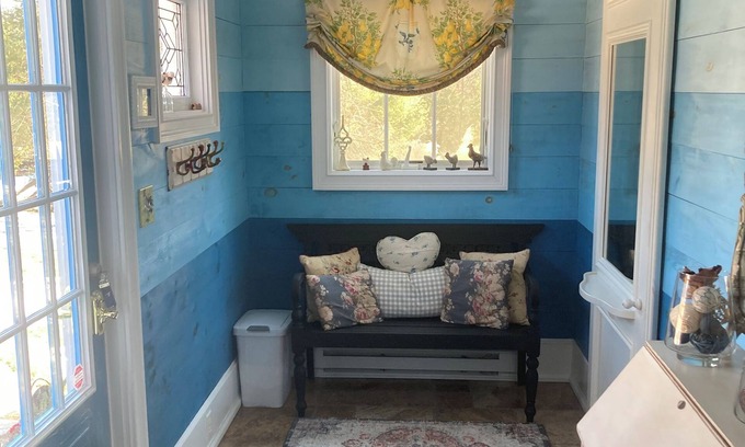 Madison House | Shabby Chic Retreatn“Greenfield Cottage”