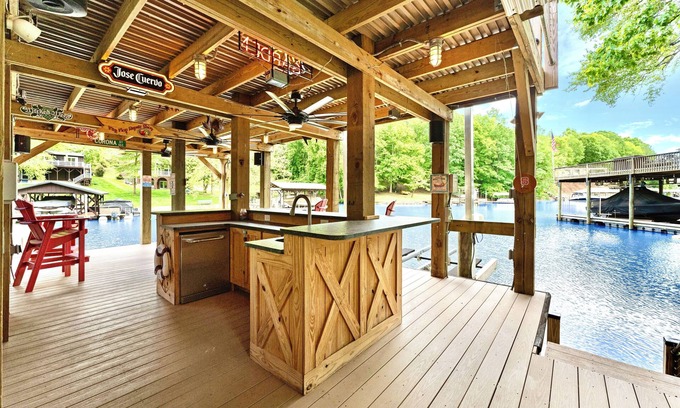 Barium Springs House | Shady Shoals - Lakefront; Quiet Cove; Huge Dock; Pool Table; Walk to State park