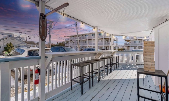 Hampton Condo | Shangri-La Escape | Steps to Beach and Marina | AC