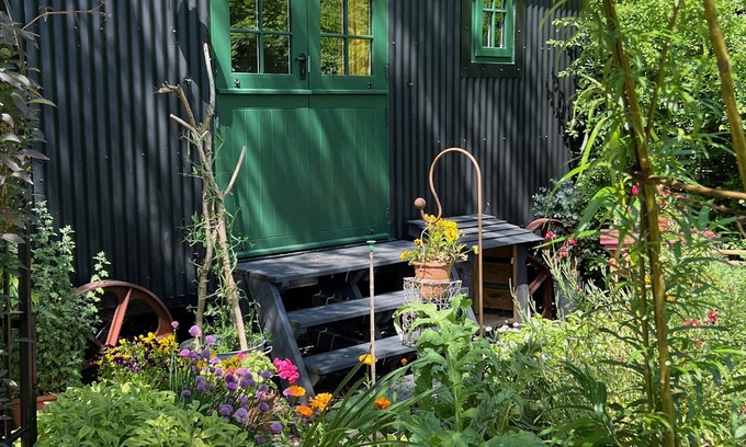 Wingfield House | Shepherd's Hut with wood fired hot tub near Bath