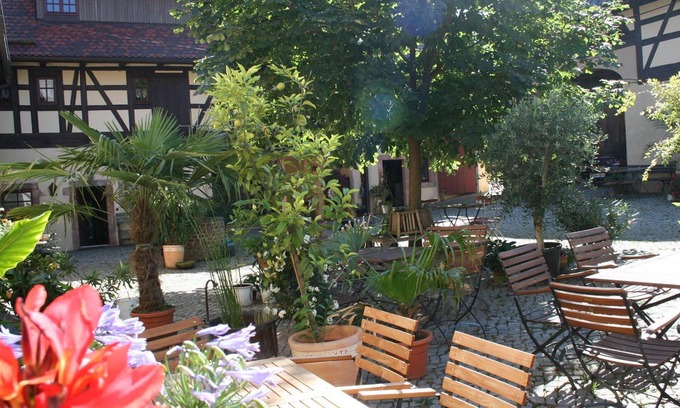 Niederfrohna Apartment | Shepherd's wagon red Lotte - Auszeithof Niederfrohna