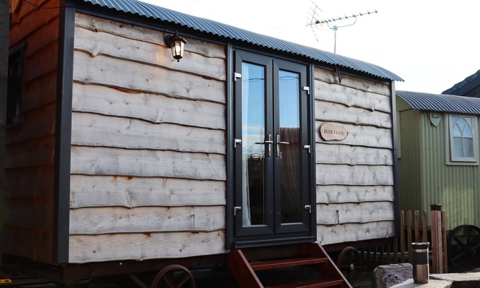 Durrington Apartment | Shepherds Hut - Family - Ensuite