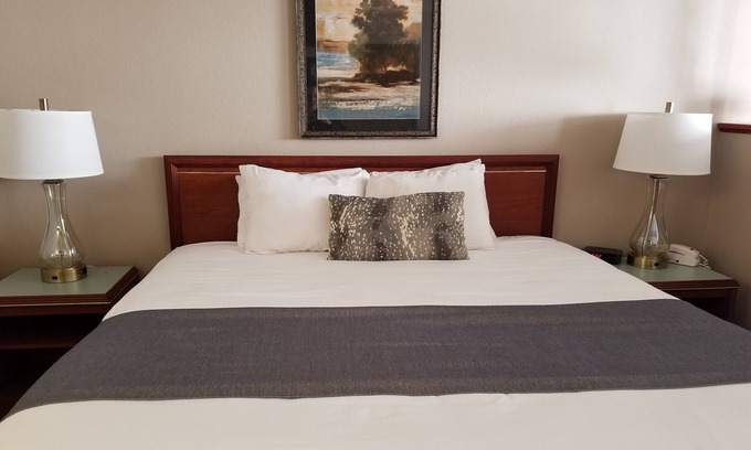 Salem Hotel | Shilo Inn Suites - Salem