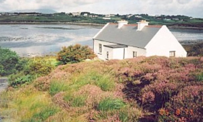 Achill Sound Cottage | Shore Cottage - an artist's paradise