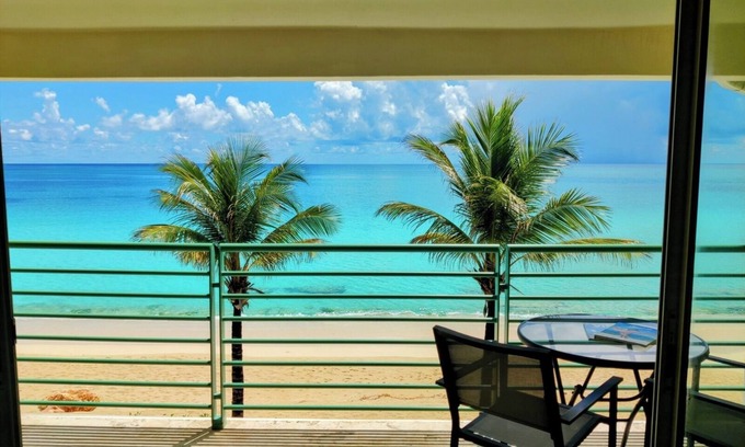 Simpson Bay Condo | ☀️⛱️👙Shore Thing by IRE Vacations- Beachfront 1 Bedroom Condo in Simpson Bay