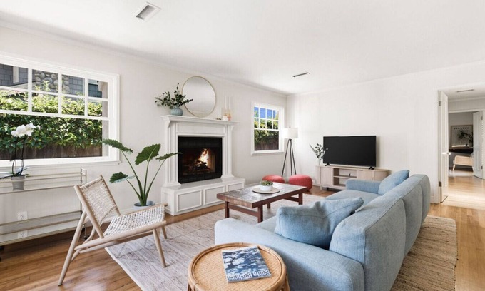 East Mesa House | Shoreline 5bd, BBQ, Minutes from Beach