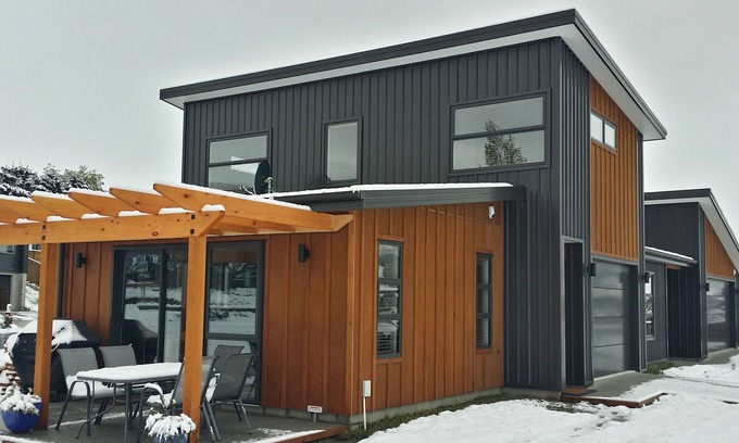 Lower Shotover House | Shotover Gold Apartment central to ski fields - underfloor heating