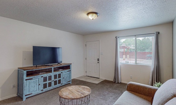 West Old Town Apartment | Sienna Square Near Old Town