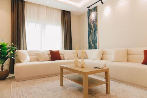 New Cairo Apartment | Signature Stays Luxurious Modern Apt