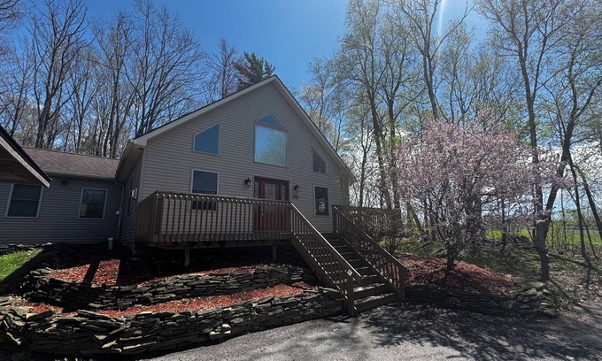 Castile Cottage | Silver Lake view Spa/Cottage in the Woods.