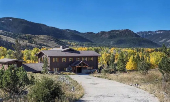 Meeteetse Cabin | Silver tip Lodge