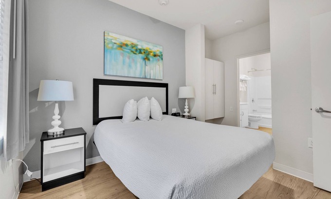 Far North Central Apartment | Simplicity At the Rim 1121 I Comfy 2 Bed 2 Bath