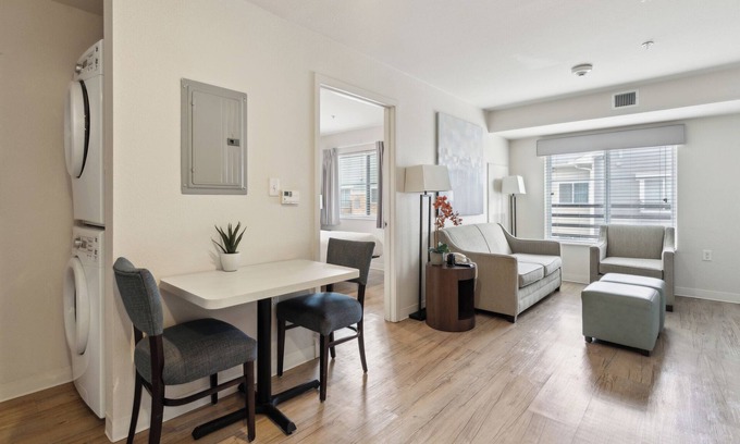 Far North Central Apartment | Simplicity At the Rim 1415 I Spacious 1 Bed 1 Bth