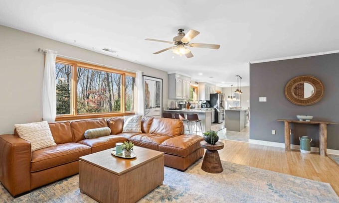 Vienna House | Single Fam | Private | Spacious | Entertainment