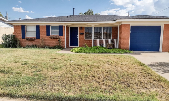 Odessa House | Single Family 3/2 Home in north Odessa-Just bring your suitcase!