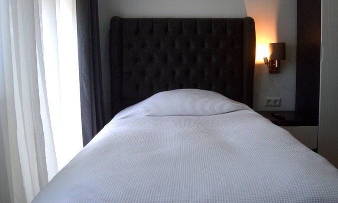 Rodheim vor der Hohe Apartment | Single room balcony at Rosbacher nun Residenz