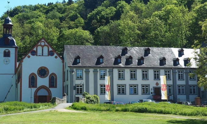 Bendorf Bed & Breakfast | Single room, shower, toilet, 1 bed room - Gästehaus der Abtei Sayn