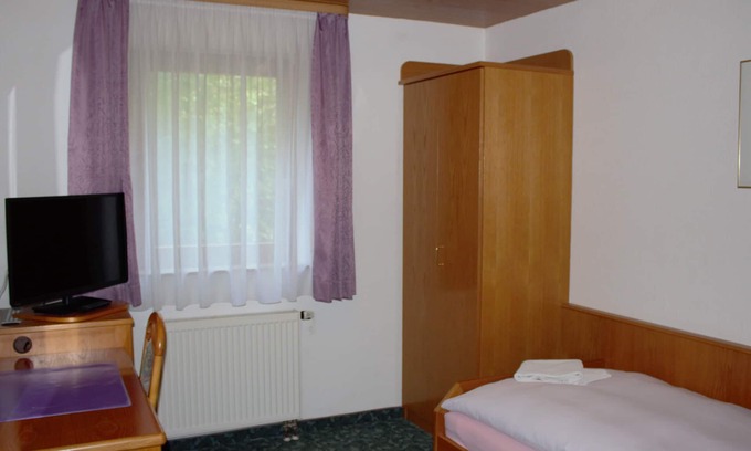 Weissenstein Apartment | Single room with shower and WC