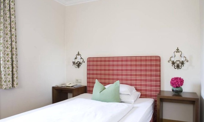 Liefering House | Single room with shower or Bathroom, toilet - Brandstätter, hotel restaurant