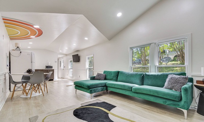 Leasburg Cabin | Single-Story Cabin on Hyco Lake: Swim & Unwind!