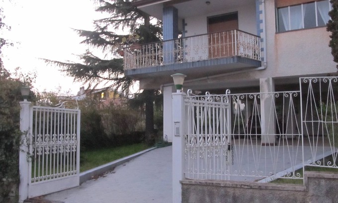 Lavinaio-Monterosso Villa | Single villa with large garden and covered parking